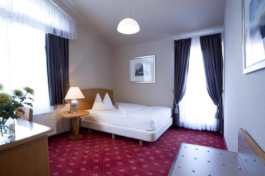 Hotel Das Kleine Ritz Fellbach Exterior foto